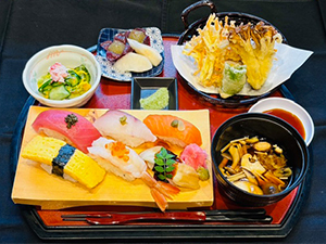 握り寿司と屋台の揚げたて天麩羅
