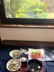 柔らか牛ロースのすき焼き御膳